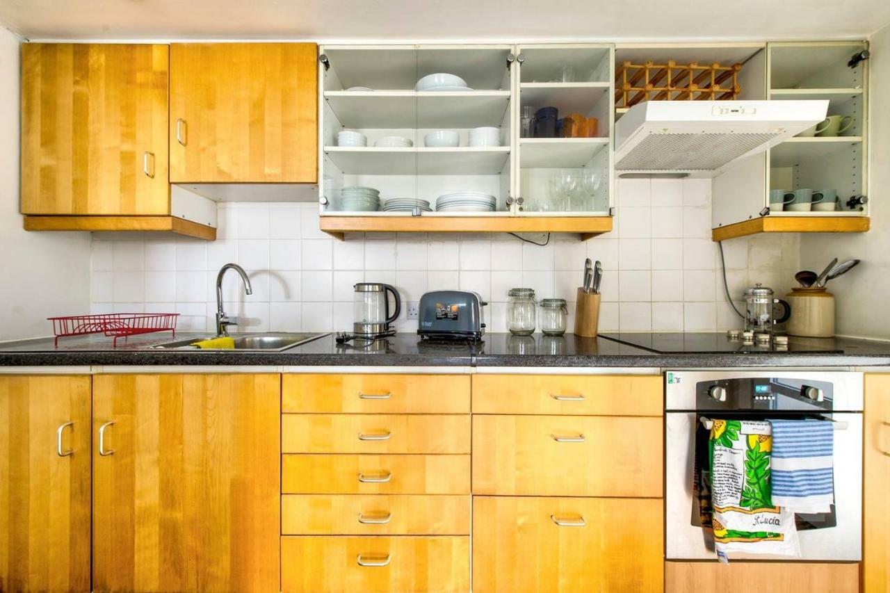 Ferienwohnung Altido Ultra Stylish Calton Road Apt W/ Parking Edinburgh Exterior foto