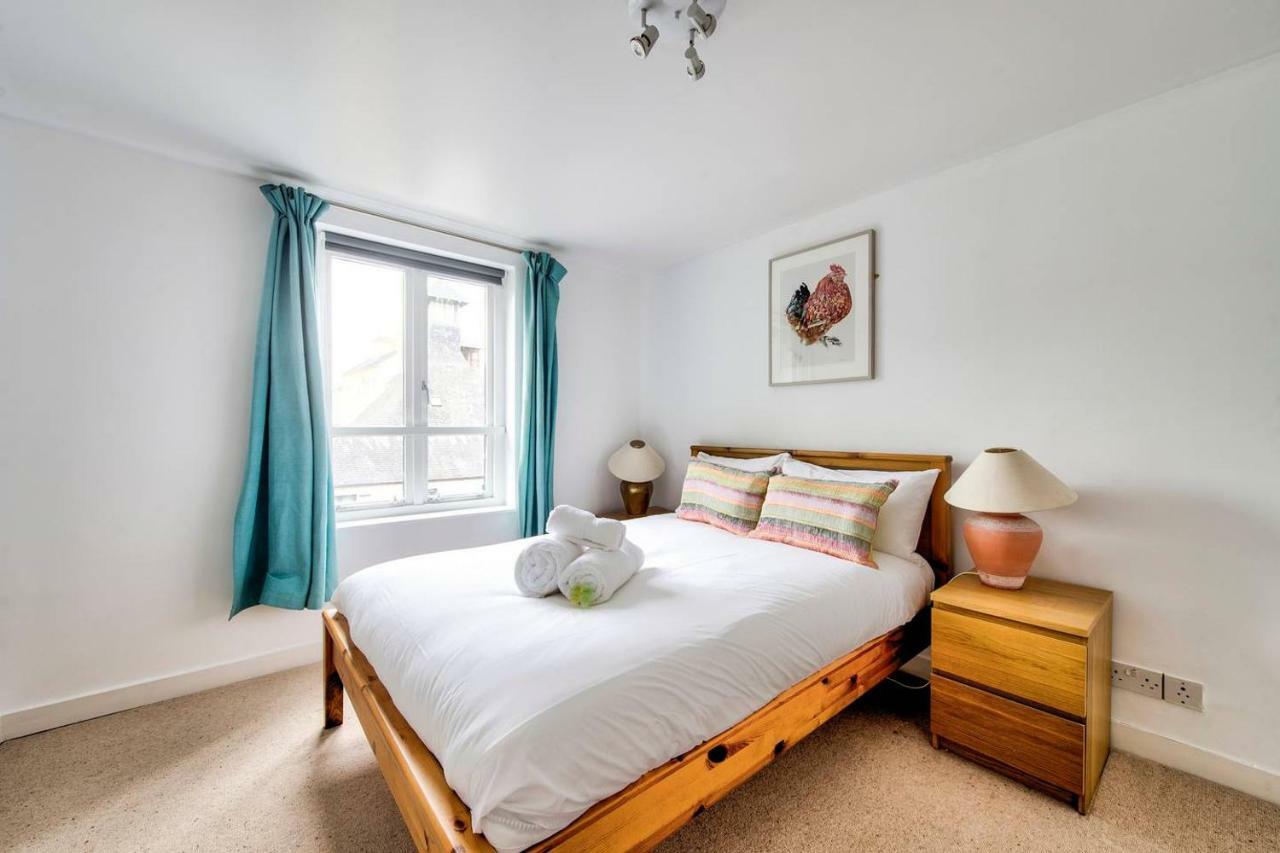 Ferienwohnung Altido Ultra Stylish Calton Road Apt W/ Parking Edinburgh Exterior foto