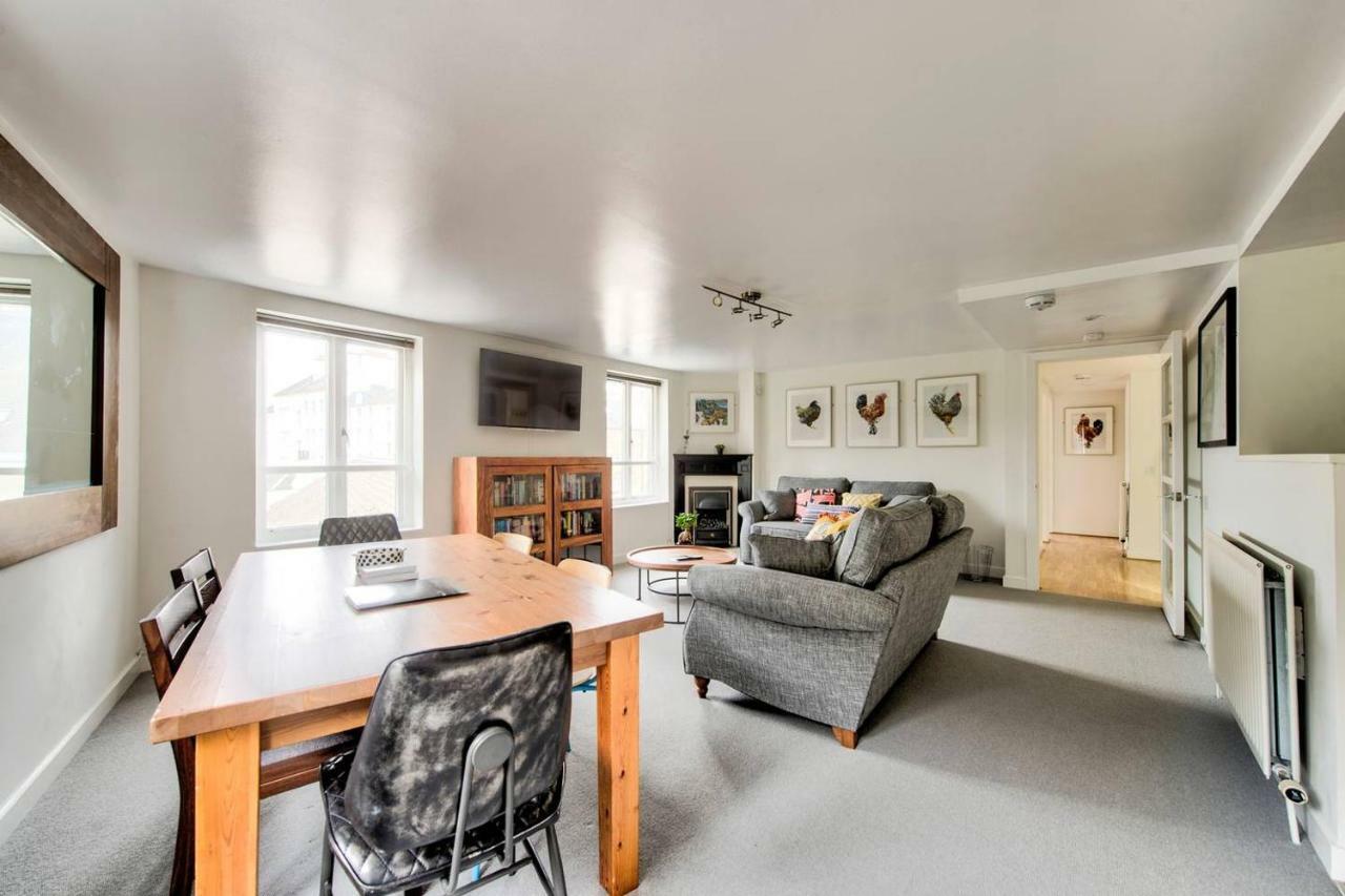 Ferienwohnung Altido Ultra Stylish Calton Road Apt W/ Parking Edinburgh Exterior foto